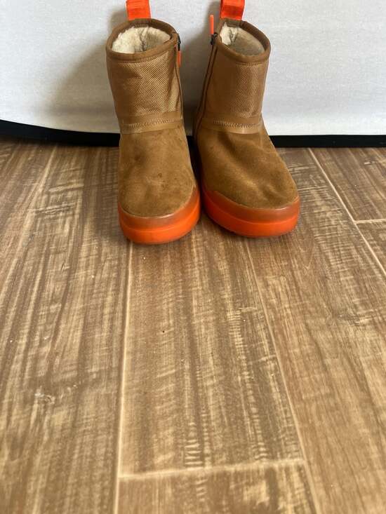 UGG - Picture 5 of 5